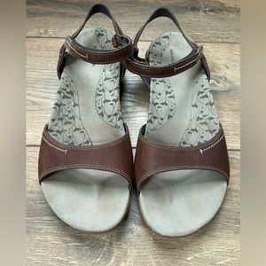 Merrell Women’s Brown Leather Sandals